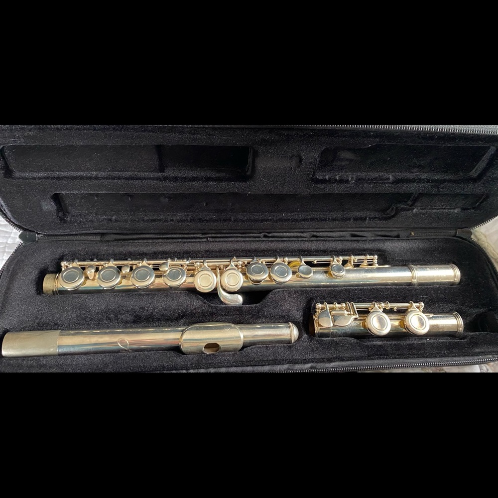 Artley Closed Hole Flute- Mint condition